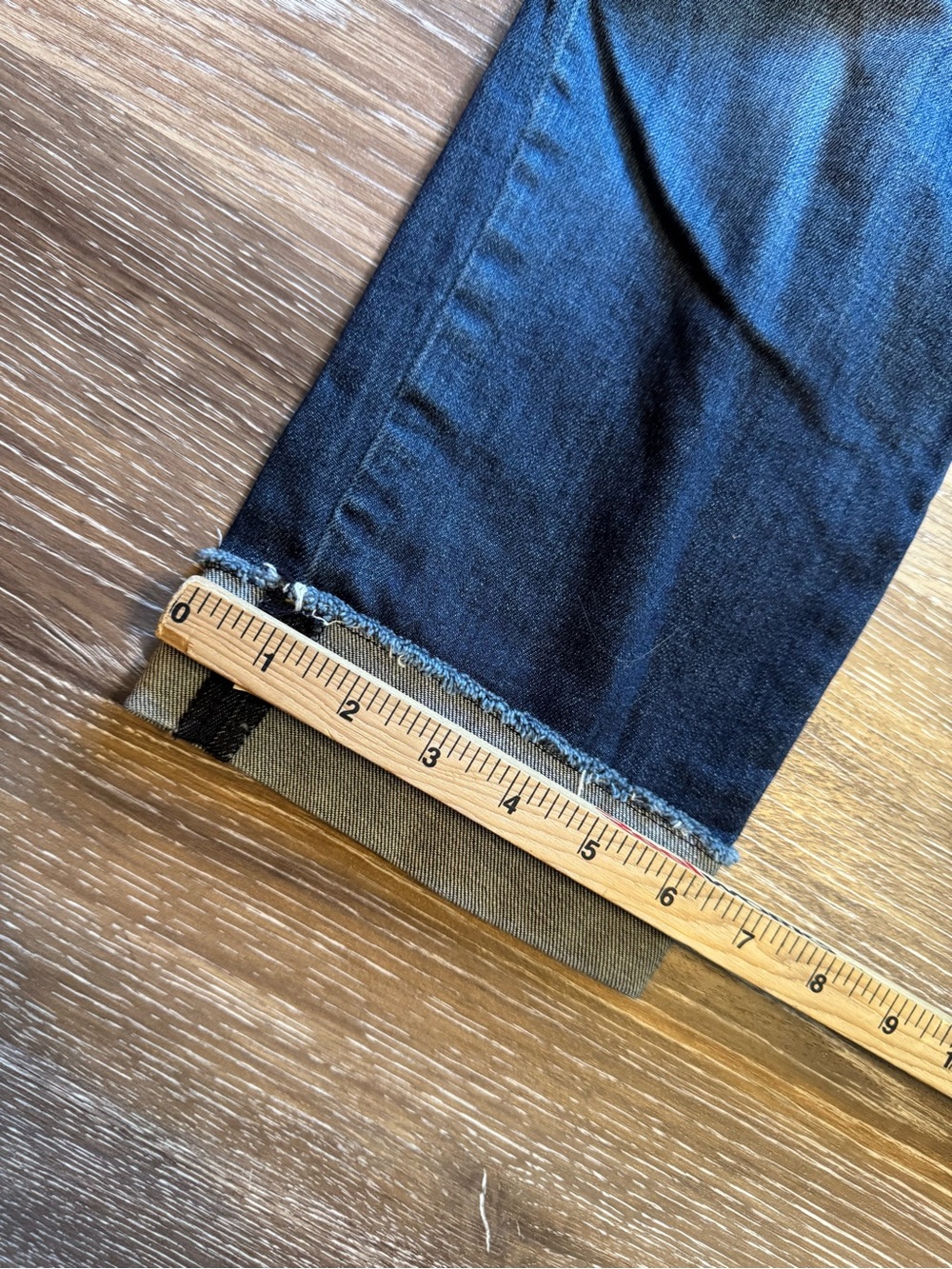 Kut From The Kloth Dark Wash Cropped Jeans with Cuffed Hem - Capri Sz 8 - Picture 8 of 12